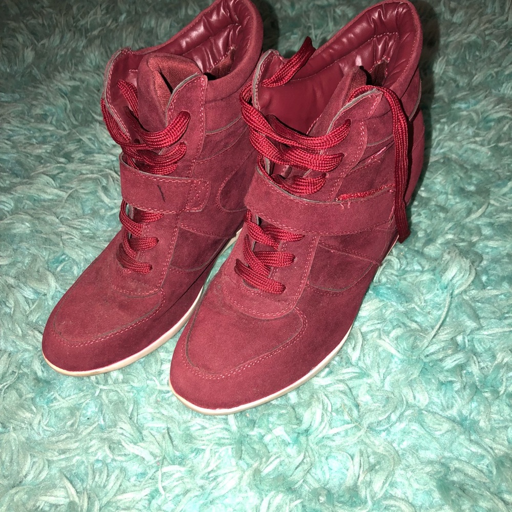 Bucco maroon shoes